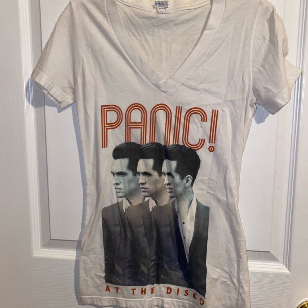 t shirt v neck panic at the disco